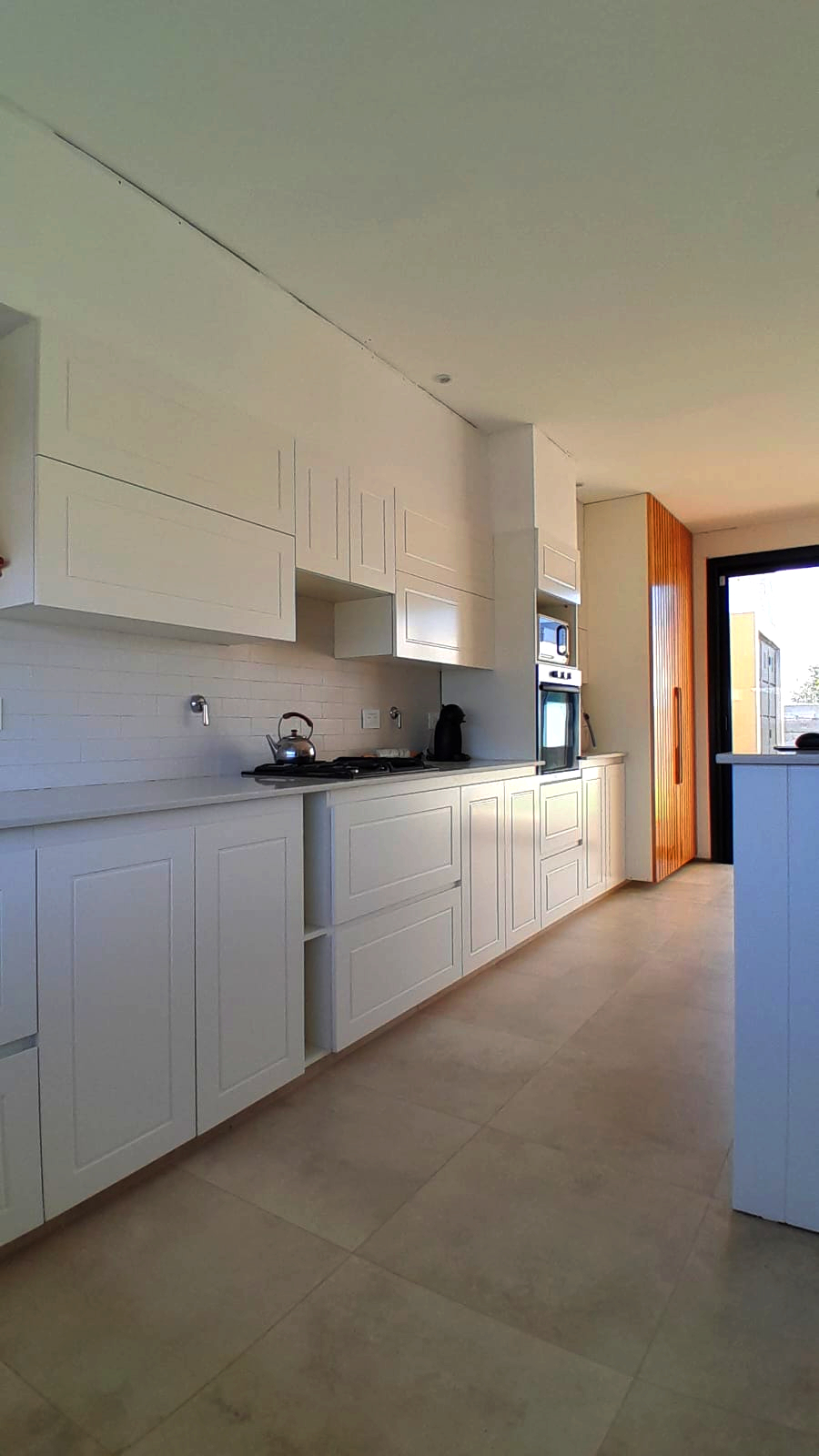 Lacquered-Polished: La Cocina que Combina Clásico y Contemporáneo